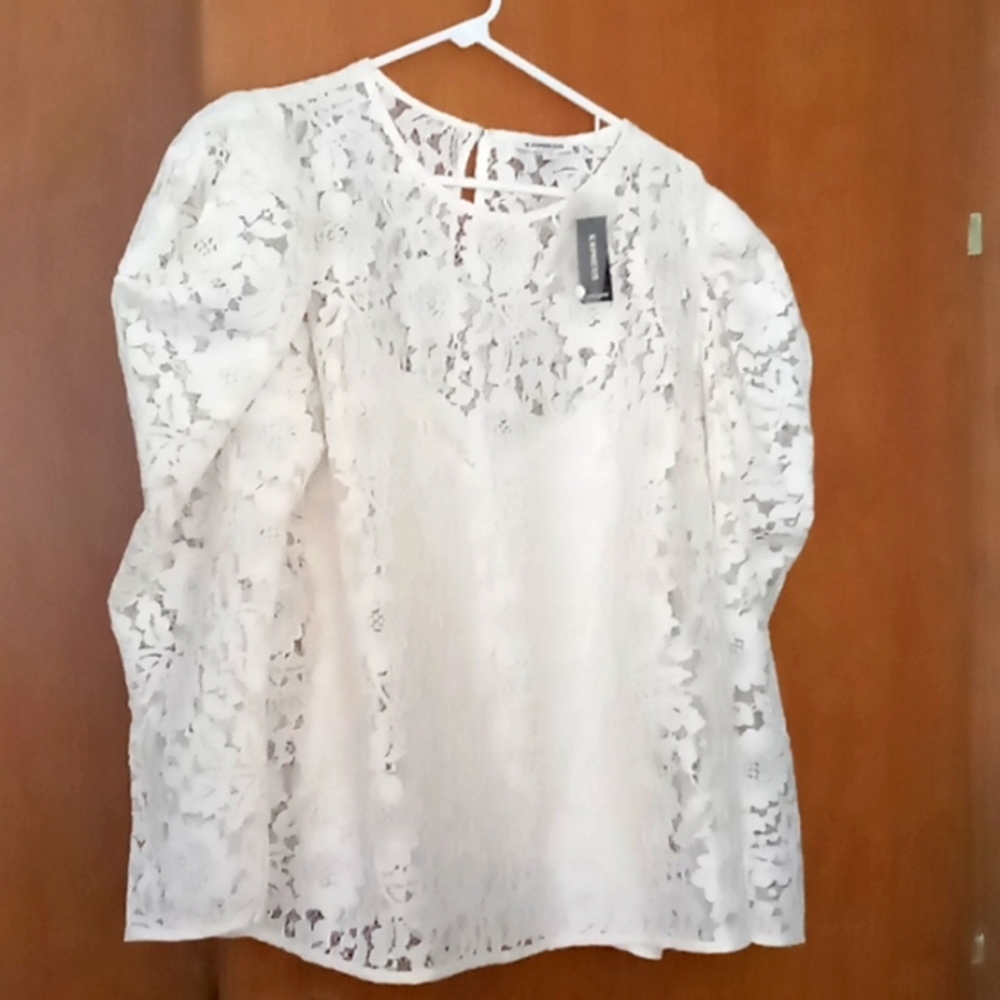 Women's Express Lace puffed sleeve blouse with seperste camisole. L